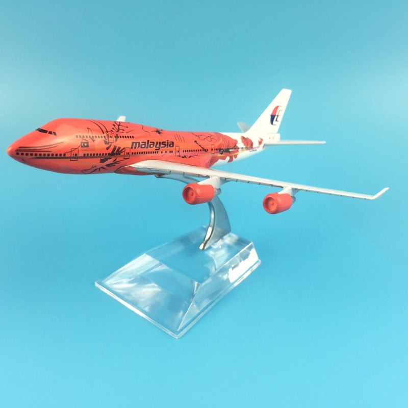 Air Malaysia Red Flower Boeing 747 Aircraft Metal 1:400 Collectible Replicas