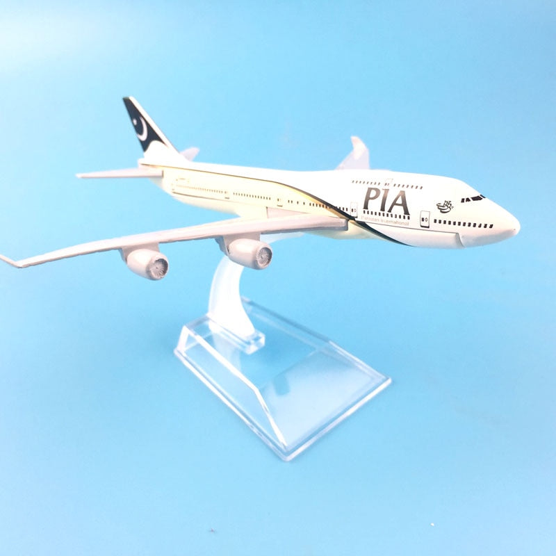 Air Pakistan PIA Boeing 747 Aircraft Metal 1:400 Collectible Replicas