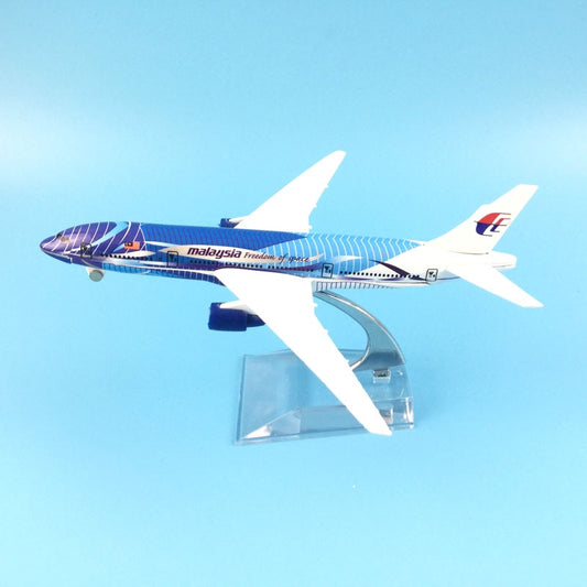 Malaysia Airlines Freedom Of Space Boeing 777 Aircraft Metal 1:400 Collectible Replicas