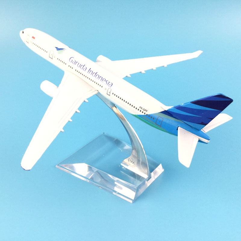 Air Garuda Indonesia Airlines Airbus A330 and Boeing 747 Aircrafts Metal 1:400 Collectible Replicas