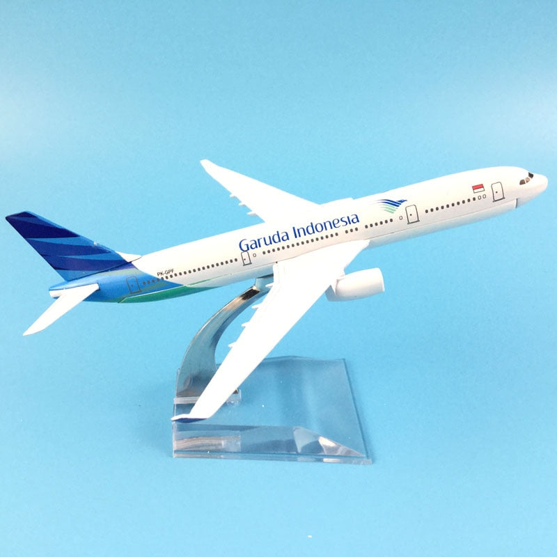 Air Garuda Indonesia Airlines Airbus A330 and Boeing 747 Aircrafts Metal 1:400 Collectible Replicas